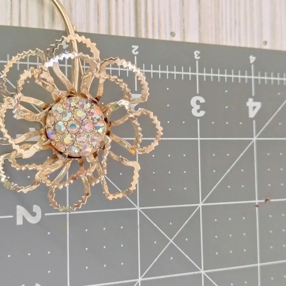 Sarah Coventry Flower Brooch Rhinestones Center Gold tone - Picture 7 of 8